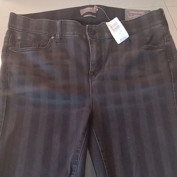 Bombshell Skinny Super Soft Pants Torrid size 1, 1X, 14-16 - Picture 5 of 8